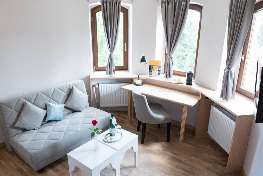 Parkhotel Schillerhain Кирхгаймболанден Экстерьер фото