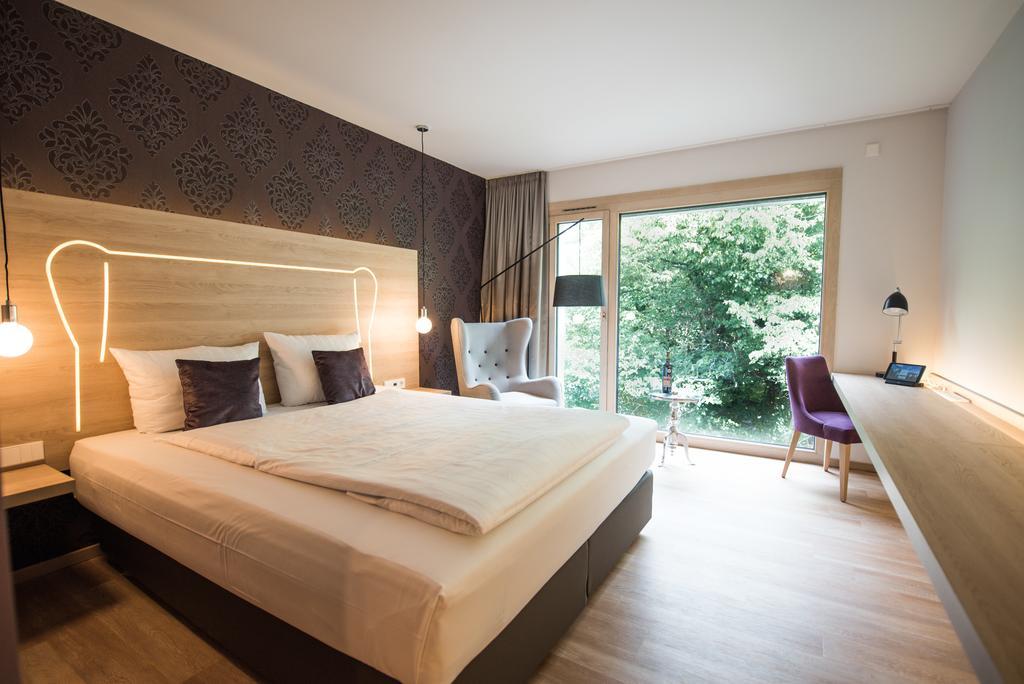 Parkhotel Schillerhain Кирхгаймболанден Экстерьер фото
