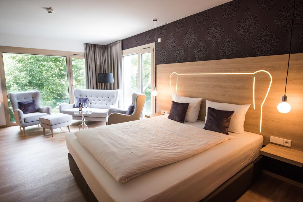 Parkhotel Schillerhain Кирхгаймболанден Экстерьер фото
