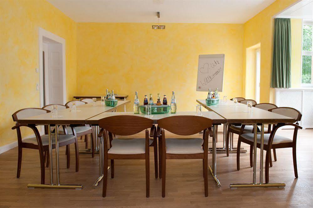 Parkhotel Schillerhain Кирхгаймболанден Экстерьер фото