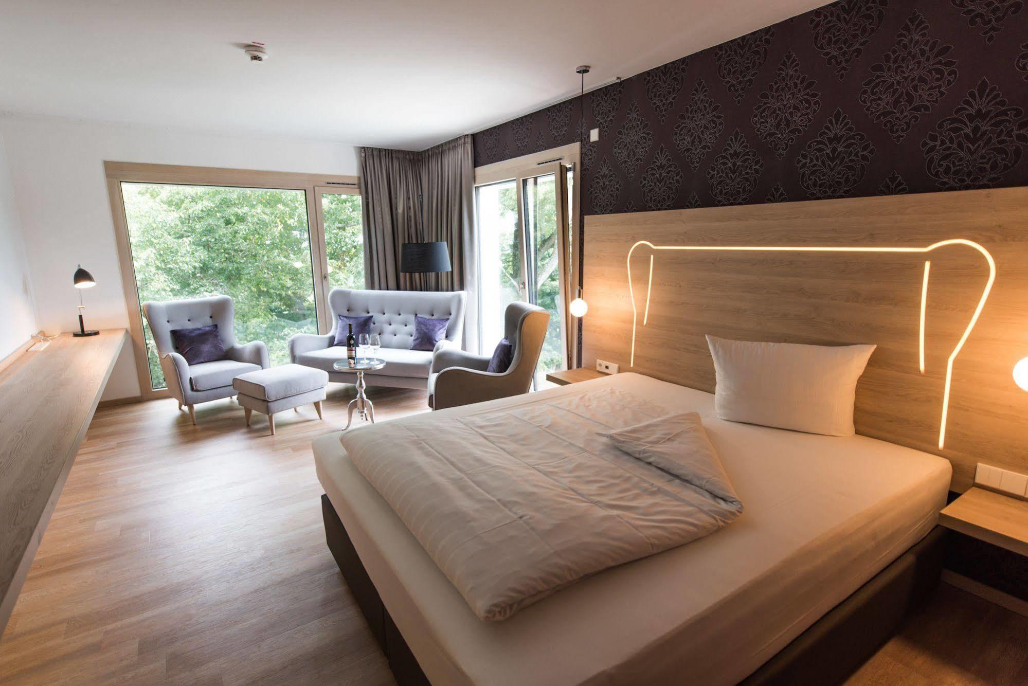 Parkhotel Schillerhain Кирхгаймболанден Экстерьер фото
