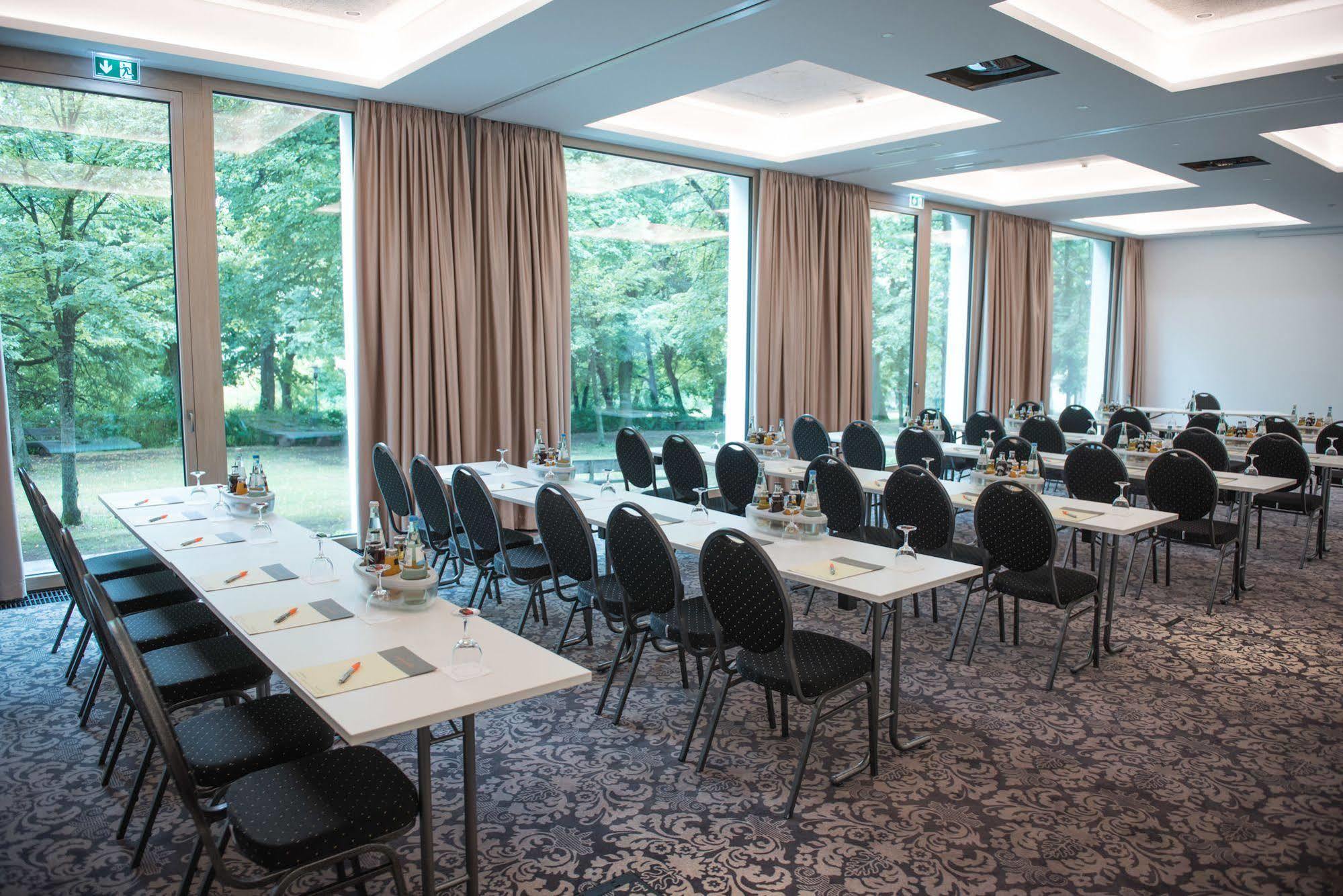 Parkhotel Schillerhain Кирхгаймболанден Экстерьер фото