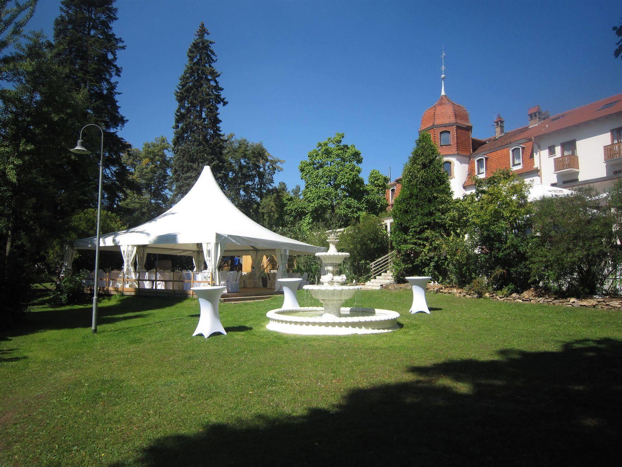 Parkhotel Schillerhain Кирхгаймболанден Экстерьер фото
